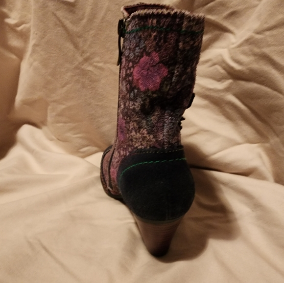 L'Artiste Floral Booties - Picture 10 of 13
